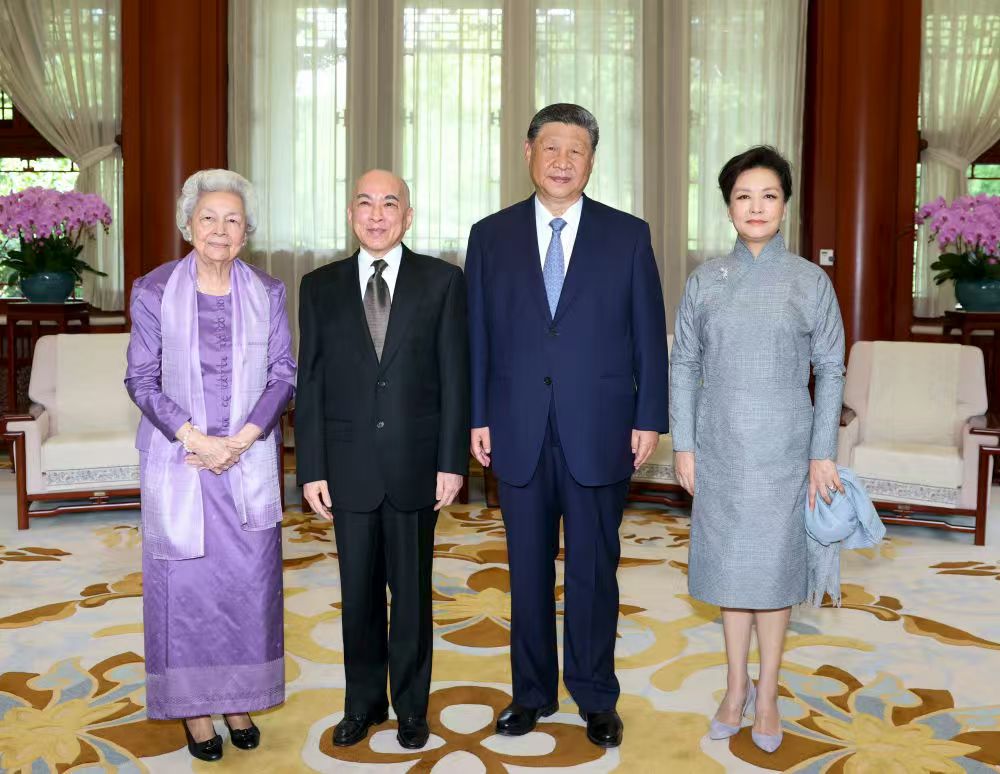 习近平夫妇会见柬埔寨国王西哈莫尼和太后莫尼列_习近平夫妇会见柬埔寨国王西哈莫尼和太后莫尼列_