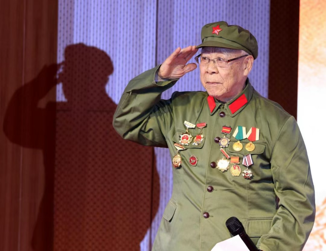 这6位与总书记握手的老战士是谁？__这6位与总书记握手的老战士是谁？