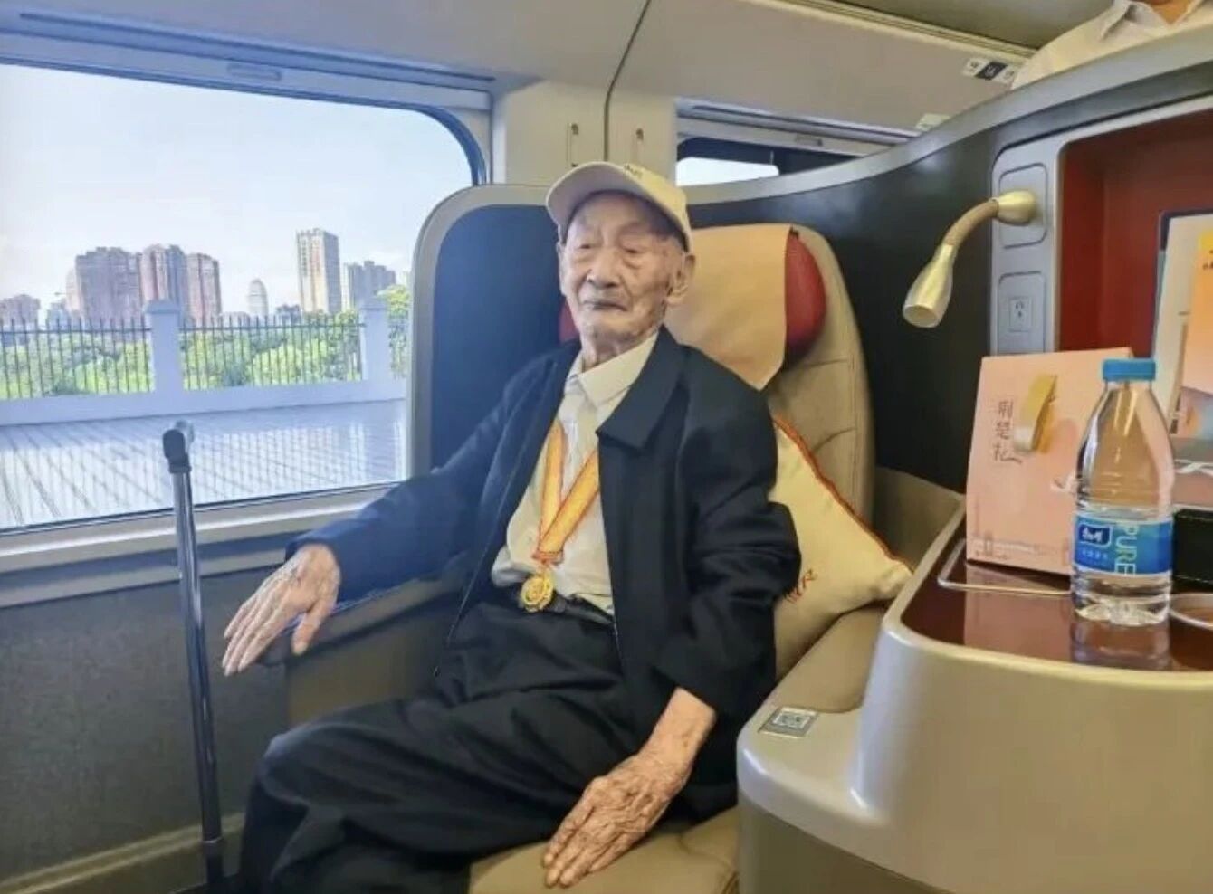 这6位与总书记握手的老战士是谁？__这6位与总书记握手的老战士是谁？